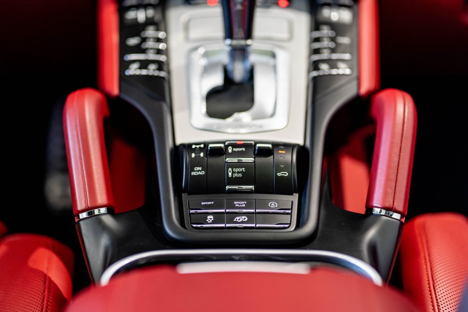 Porsche Cayenne GTS 2016