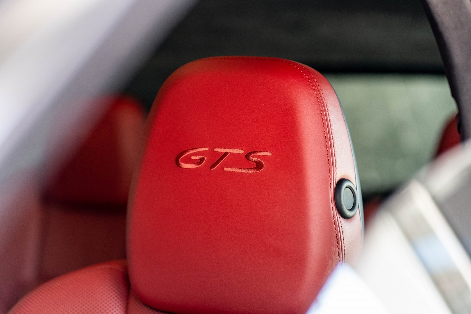 Porsche Cayenne GTS 2016