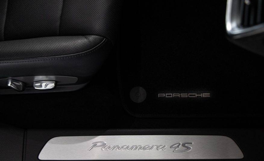 Porsche Panamera 4 S 2010