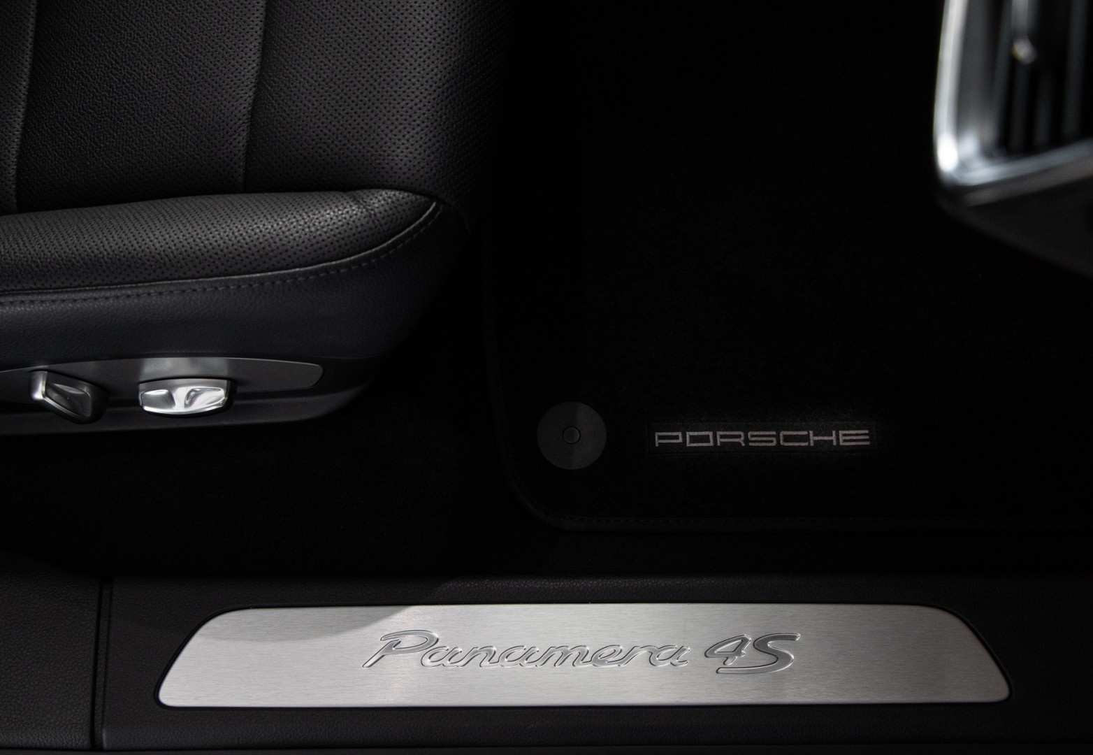 Porsche Panamera 4 S 2010